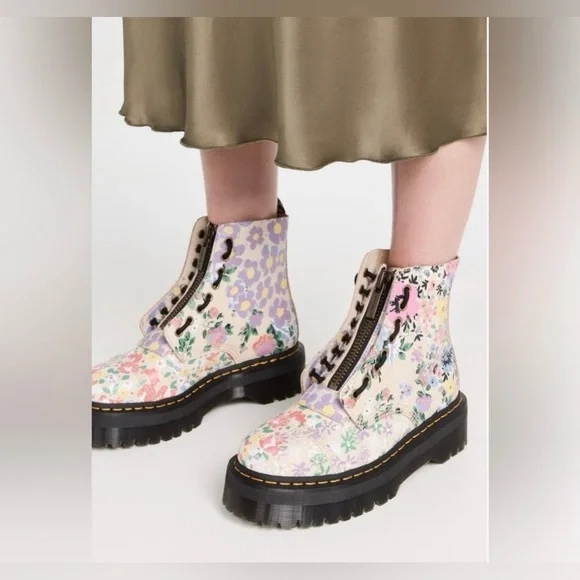 Dr. Martens
Sinclair Boots Women Size 6 - Picture 5 of 8